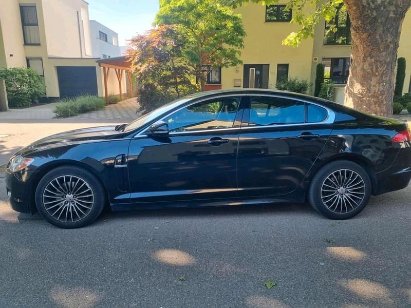 Schwarz Gebraucht 2011 Jaguar XF Limousine | 12.400 € (Etwas zu teuer) - Bild 1/4