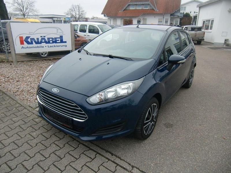 Blau Gebraucht 2014 Ford Fiesta Trend Kleinwagen | 6.800 € (Fairer Preis) - Bild 1/4