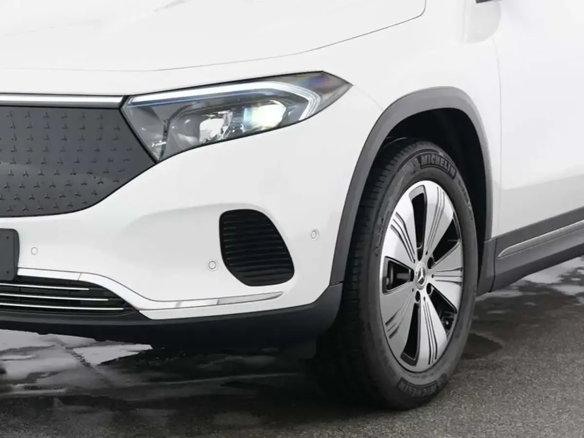 Gebraucht Mercedes EQA300 Advanced 2025 Unilack polarweiß SUV