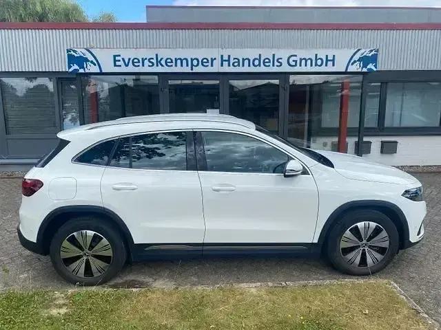 Gebraucht Mercedes EQA300 167 kW (228 PS) 2024 Polarweiss SUV