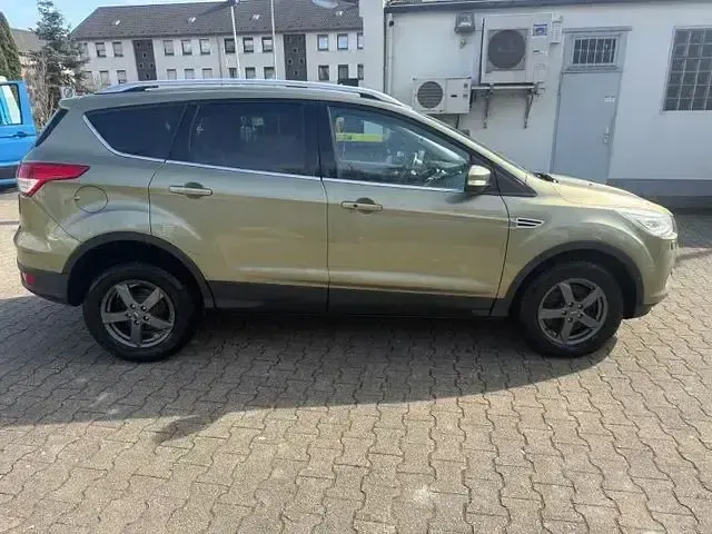 Używany Ford Kuga Titanium 163 KM (119 kW) 2014 Zielony SUV