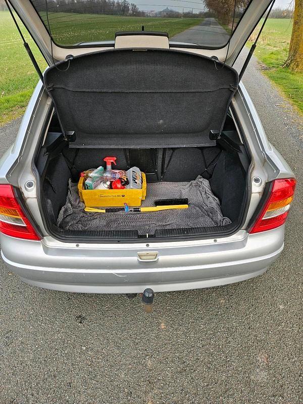 Gebraucht Opel Astra 84 PS (61 kW) 2002 Silber Limousine