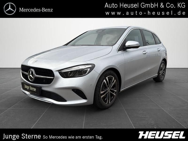 Metalliclack hightechsilber Gebraucht 2024 Mercedes B180 Progressive Van / Kleinbus | 30.490 € (Guter Preis) - Bild 1/4