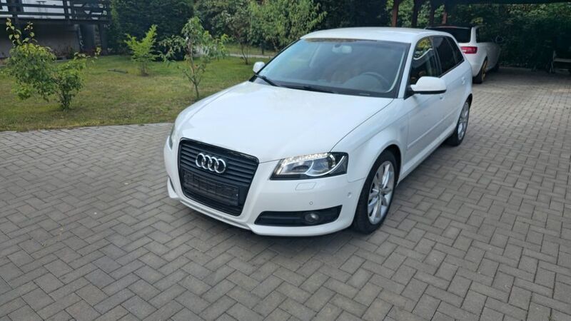 Weiß Gebraucht 2010 Audi A3 Sport Limousine | 8.990 € (Teuer) - Bild 1/4