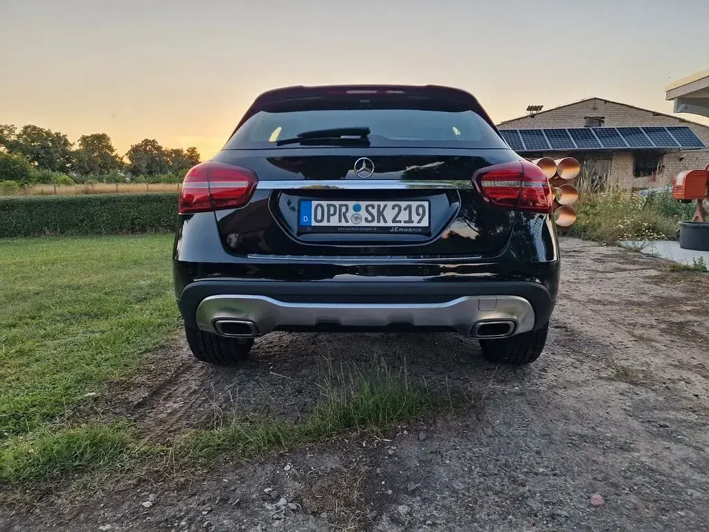 Gebraucht Mercedes GLA180 122 PS (89 kW) 2019 Schwarz SUV