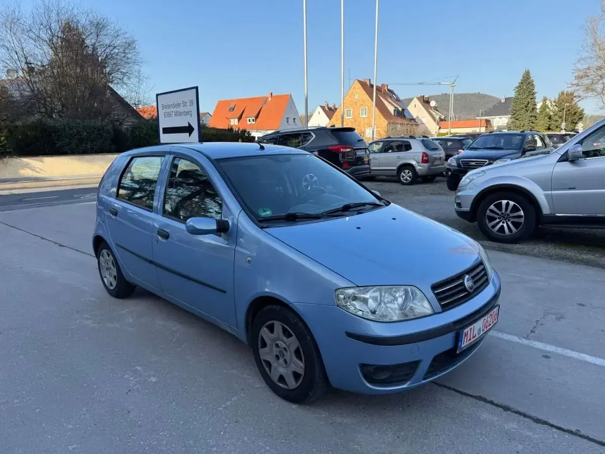 Usata Fiat Punto Dynamic 69 CV (50 kW) 2005 Blu Utilitaria