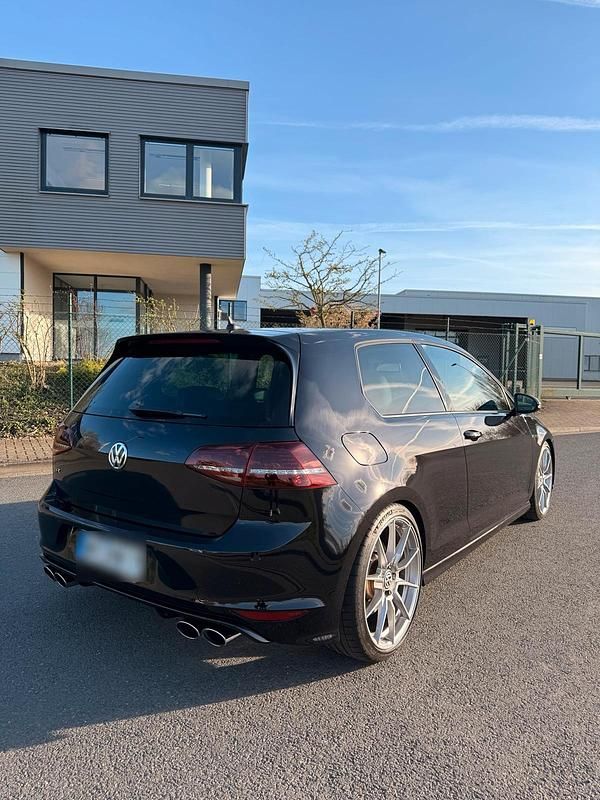Second-hand VW Golf 413 CP (303 kW) 2015 Negru Coupe