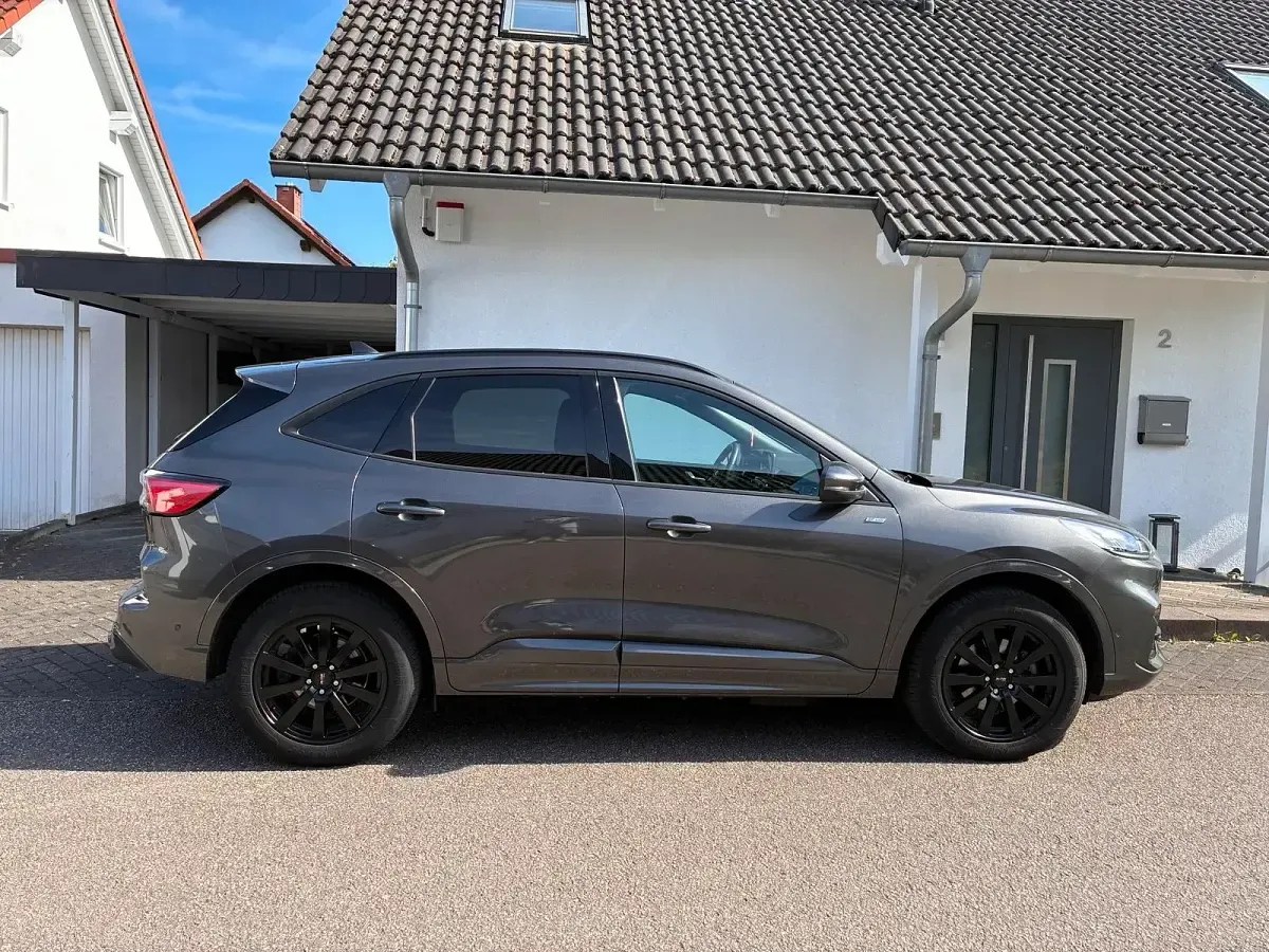 Gebraucht Ford Kuga 225 PS (165 kW) 2022 Grau SUV
