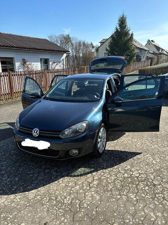 Gebraucht VW Golf VI Highline 122 PS (89 kW) 2011 Blau Kleinwagen