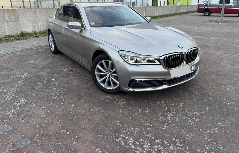 Gebraucht BMW 730 265 PS (194 kW) 2016 Grau Limousine