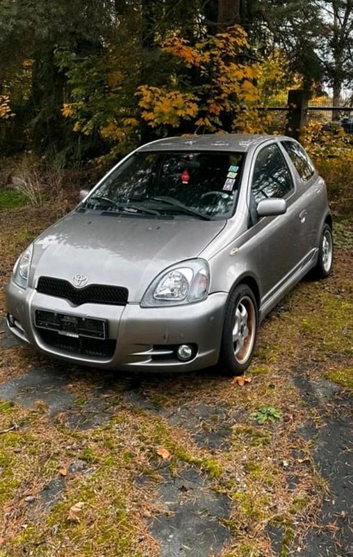 Silber Gebraucht 2002 Toyota Yaris Kleinwagen | 1.199 € (Superpreis) - Bild 1/2