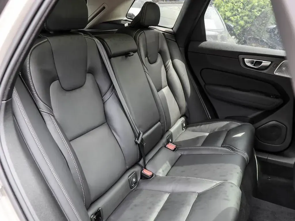 Gebraucht Volvo XC60 Ultra 250 PS (183 kW) 2025 Bright dusk / metallic SUV