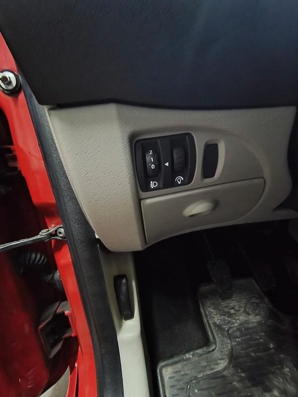 Gebraucht Renault Twingo 60 PS (44 kW) 2008 Rot Kleinwagen