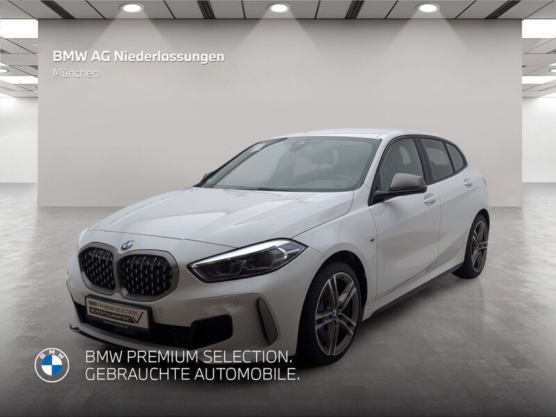 Weiß Gebraucht 2024 BMW M135 Comfort Edition Kleinwagen | 41.106 € (Fairer Preis) - Bild 1/2