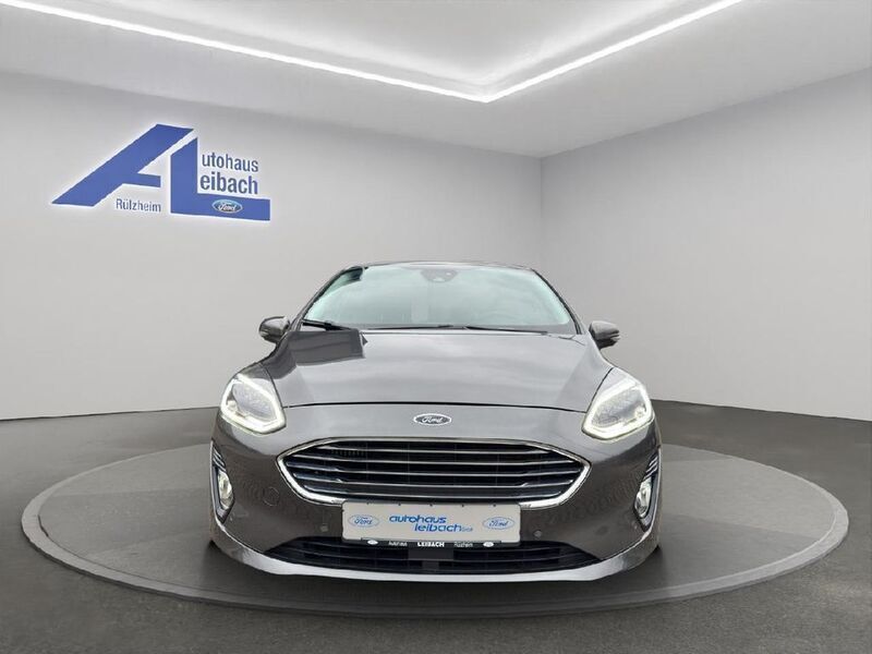 Grau Gebraucht 2021 Ford Fiesta Titanium X Kleinwagen | 19.500 € (Teuer) - Bild 1/4