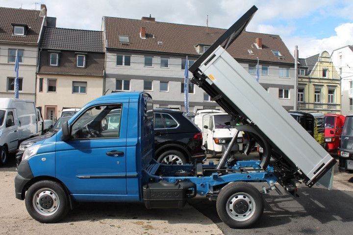 Blau Gebraucht 2022 Piaggio Porter SUV | 26.999 € (Teuer) - Bild 1/4