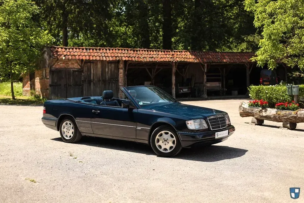 Gebraucht Mercedes E220 Sportline 150 PS (110 kW) 1994 Blau Cabrio