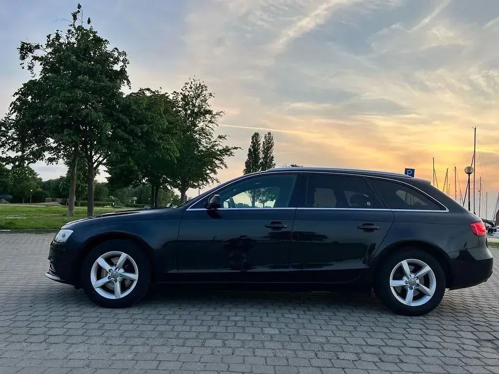 Gebraucht Audi A4 143 PS (105 kW) 2013 Schwarz Limousine
