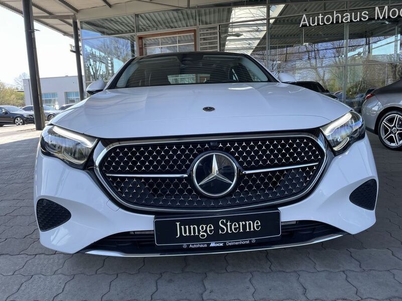 Gebraucht Mercedes E200 Avantgarde 204 PS (150 kW) 2023 Weiß Limousine