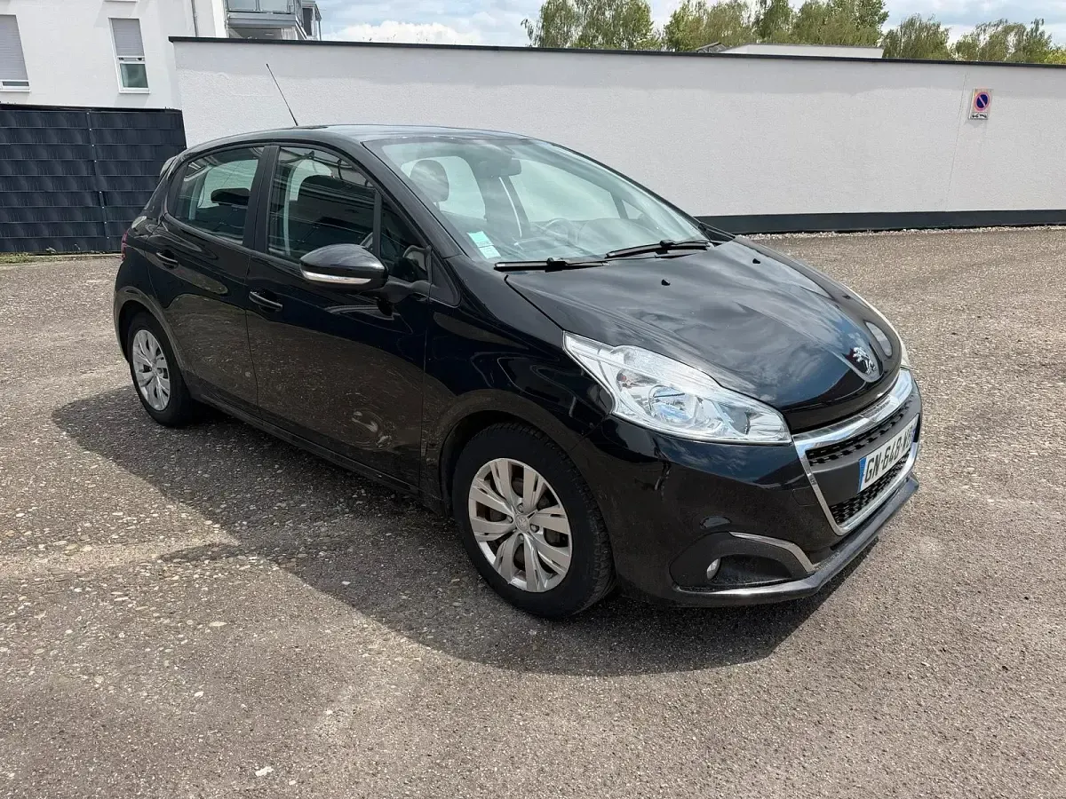 Gebraucht Peugeot 208 68 PS (50 kW) 2014 Kleinwagen