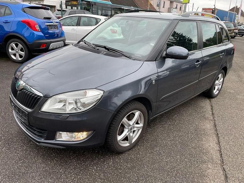 Seda anthracite/anthracite gra Gebraucht 2012 Skoda Fabia Family Kleinwagen | 7.900 € (Teuer) - Bild 1/4