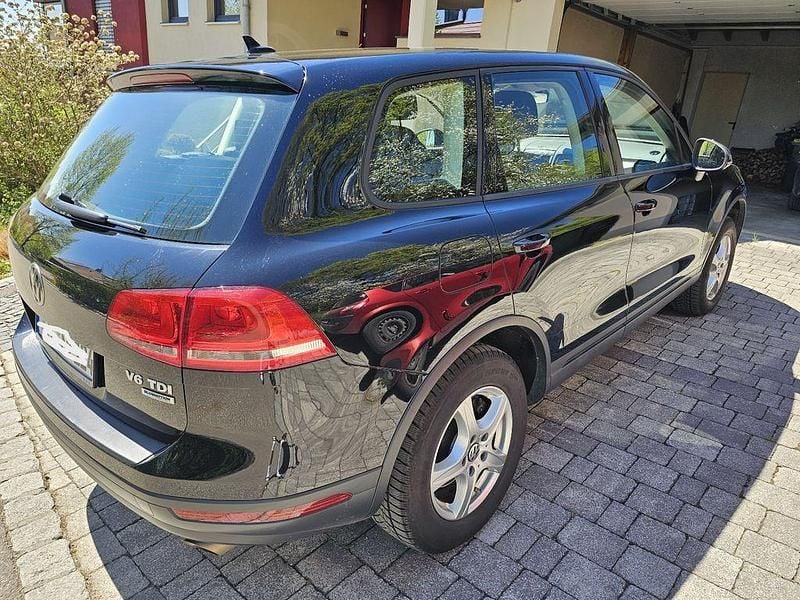 Second-hand VW Touareg 204 CP (150 kW) 2016 Negru SUV