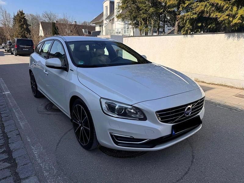 Gebraucht Volvo V60 163 PS (119 kW) 2015 Weiß Kombi