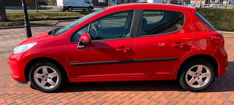 Gebraucht Peugeot 207 73 PS (53 kW) 2009 Rot Kleinwagen