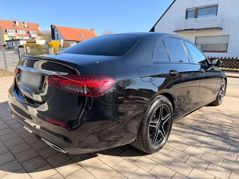 Gebraucht Mercedes E200 AMG 197 PS (144 kW) 2023 Schwarz Limousine