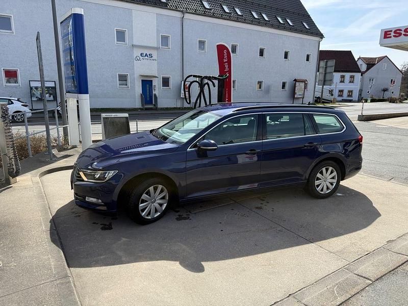 Gebraucht VW Passat 150 PS (110 kW) 2017 Blau Kombi