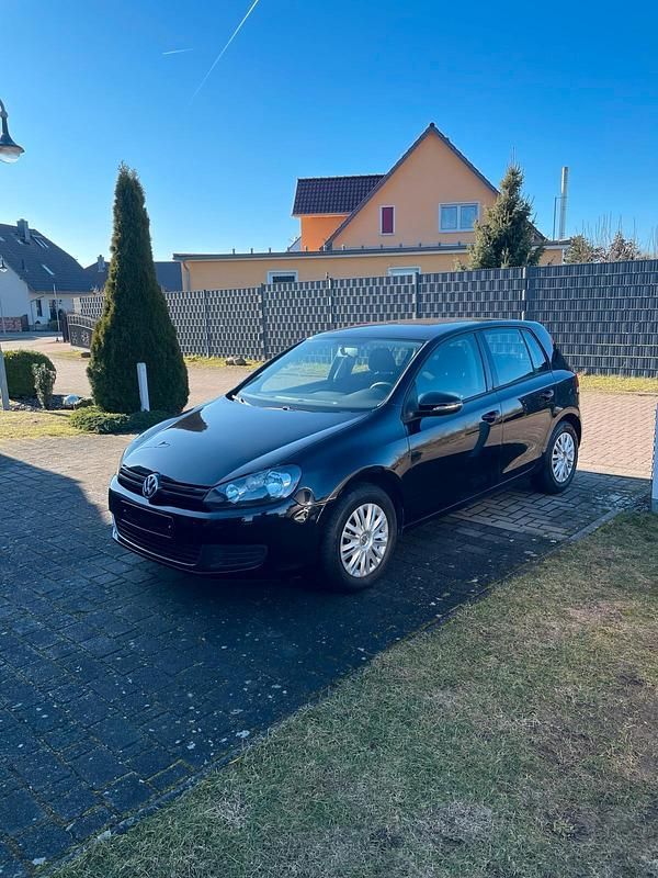 Gebraucht VW Golf VI 80 PS (58 kW) 2011 Schwarz Kleinwagen