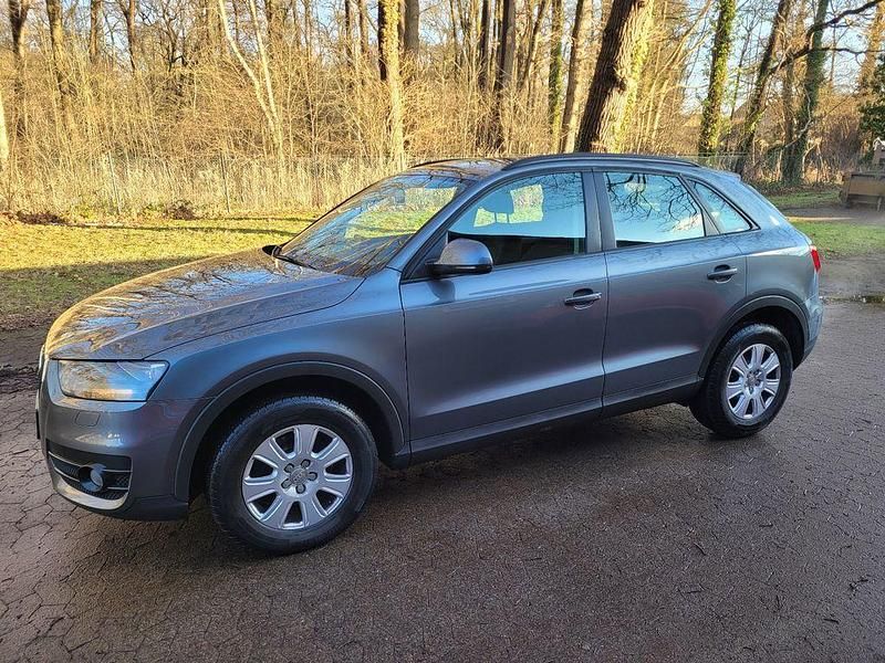 Monsungrau metallic Gebraucht 2013 Audi Q3 Sport SUV | 9.000 € (Guter Preis) - Bild 1/4