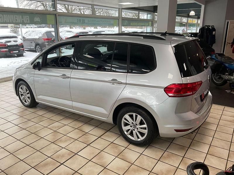 Gebraucht VW Touran Comfortline 150 PS (110 kW) 2021 Silber Van / Kleinbus