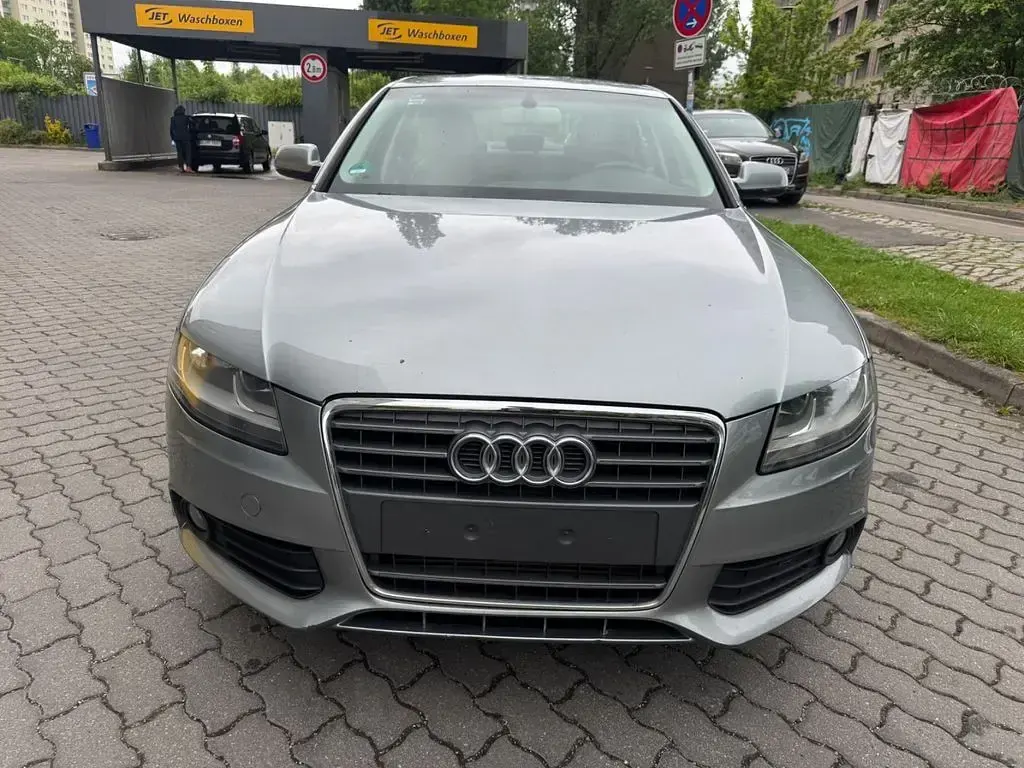 Second-hand Audi A4 Ambiente 120 CP (88 kW) 2011 Gri Berlinǎ