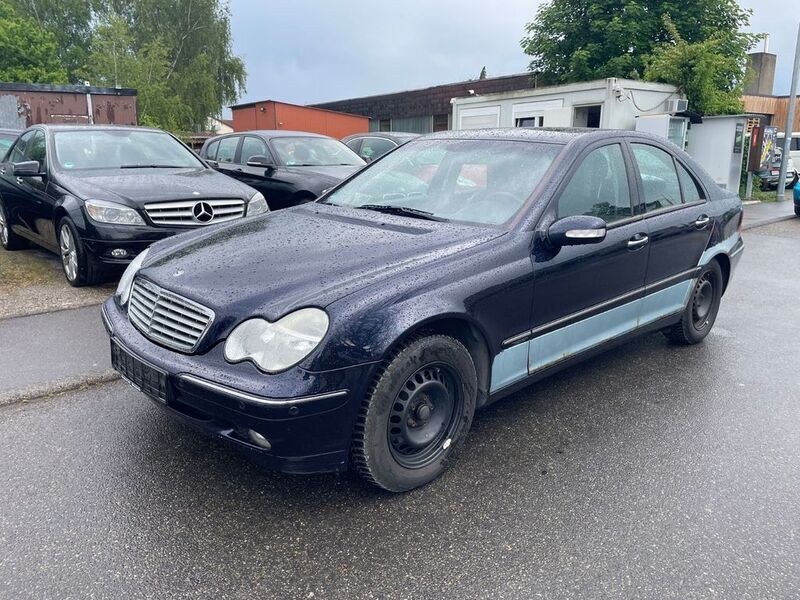 Blau Gebraucht 2002 Mercedes C180 Limousine | 1.650 € (Superpreis) - Bild 1/4