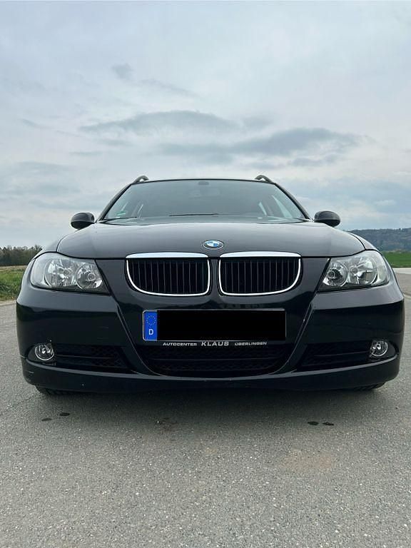 Gebraucht BMW 320 163 PS (119 kW) 2007 Schwarz Kombi