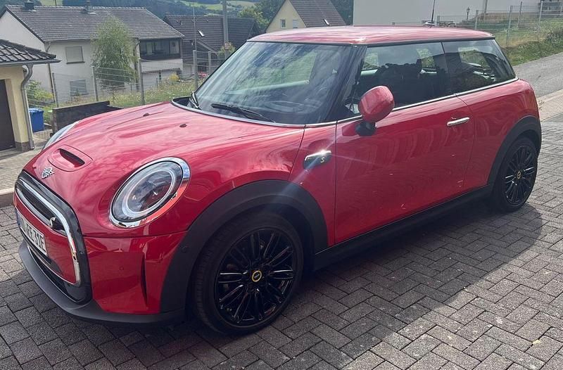 Rot Gebraucht 2021 Mini Cooper SE Classic Kleinwagen | 15.500 € (Guter Preis) - Bild 1/4