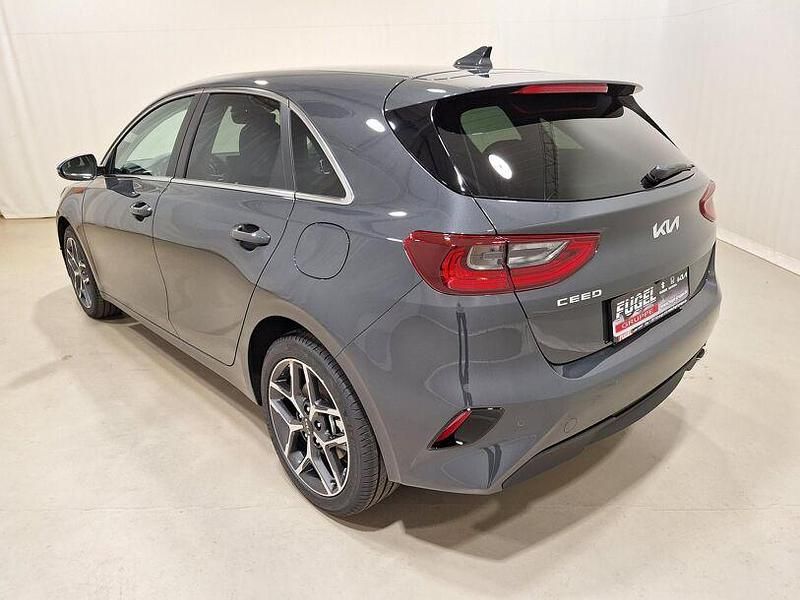 Używany Kia Ceed Style 140 KM (102 kW) 2025 Szary Hatchback