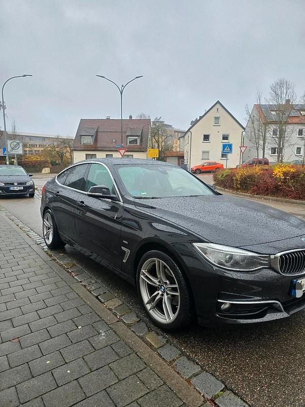 Schwarz Gebraucht 2016 BMW 320 Luxury Line Limousine | 13.499 € (Superpreis) - Bild 1/4