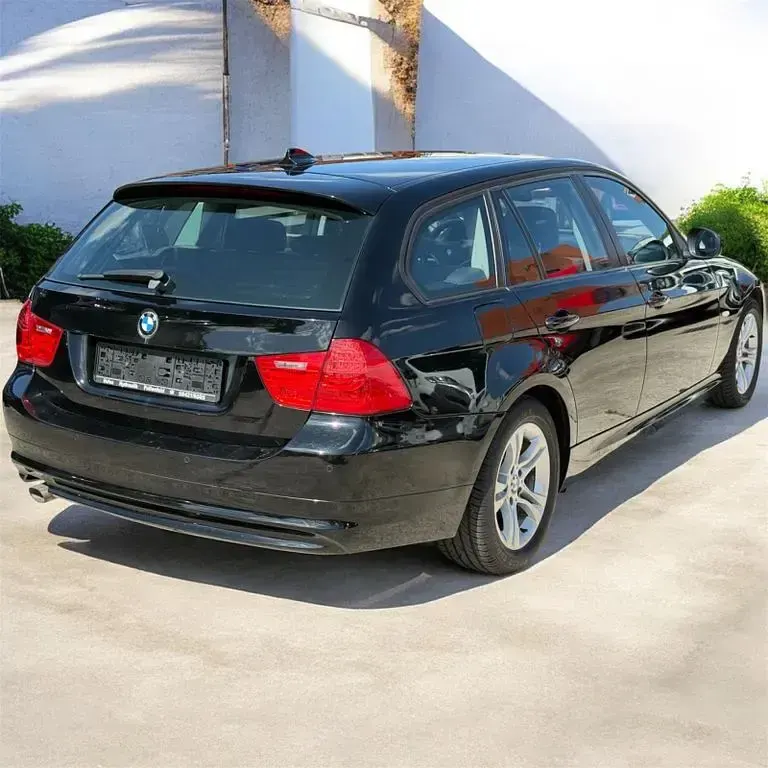 Gebraucht BMW 318 Sport Line 143 PS (105 kW) 2012 Schwarz Kombi
