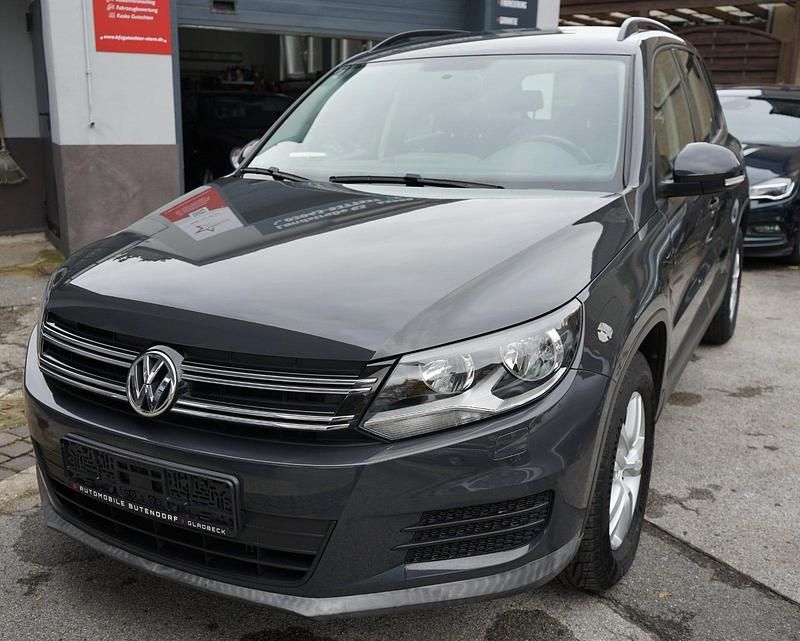 Gebraucht VW Tiguan Trendline 122 PS (89 kW) 2015 Grau SUV