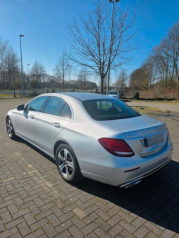 Gebraucht Mercedes E200 184 PS (135 kW) 2018 Silber Limousine