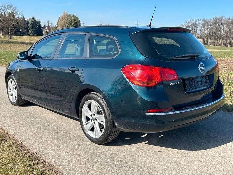 Gebraucht Opel Astra Style 116 PS (85 kW) 2015 Grün Kombi