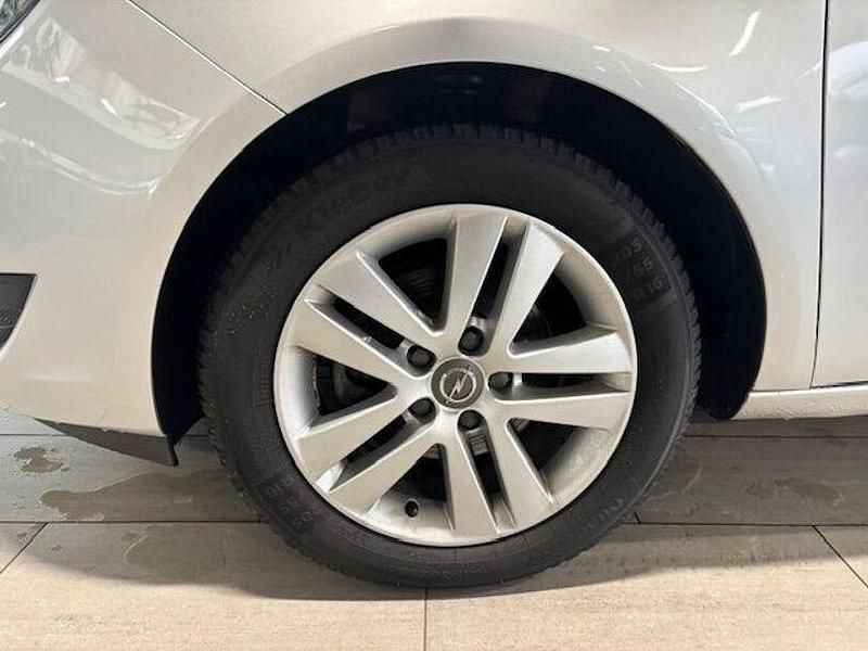 Gebraucht Opel Meriva Selection 101 PS (74 kW) 2015 Silber Van / Kleinbus