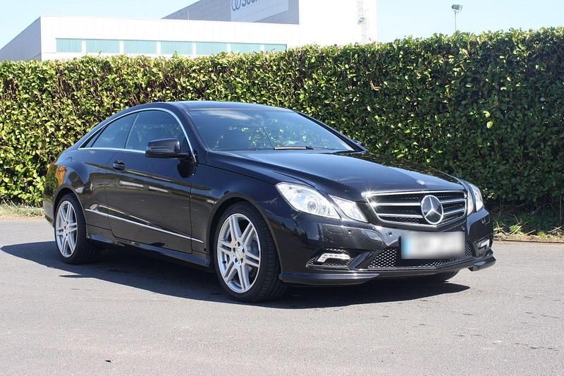 Gebraucht Mercedes E250 AMG 204 PS (150 kW) 2011 Schwarz Coupé