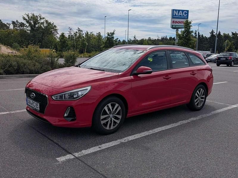 Rot Gebraucht 2017 Hyundai i30 Trend Kombi | 7.500 € (Fairer Preis) - Bild 1/4