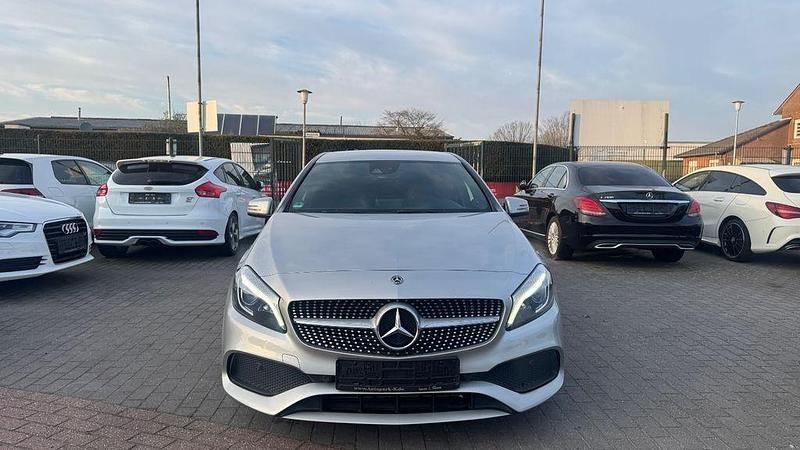 Gebraucht Mercedes A180 AMG line 122 PS (89 kW) 2018 Silber Limousine