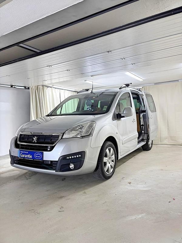 Gebraucht Peugeot Partner Tepee 120 PS (88 kW) 2016 Silber Van / Kleinbus