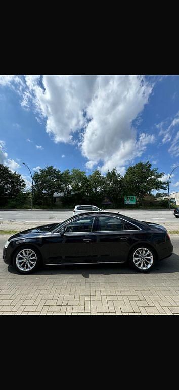 Schwarz Gebraucht 2013 Audi A8 Limousine | 13.800 € (Guter Preis) - Bild 1/4