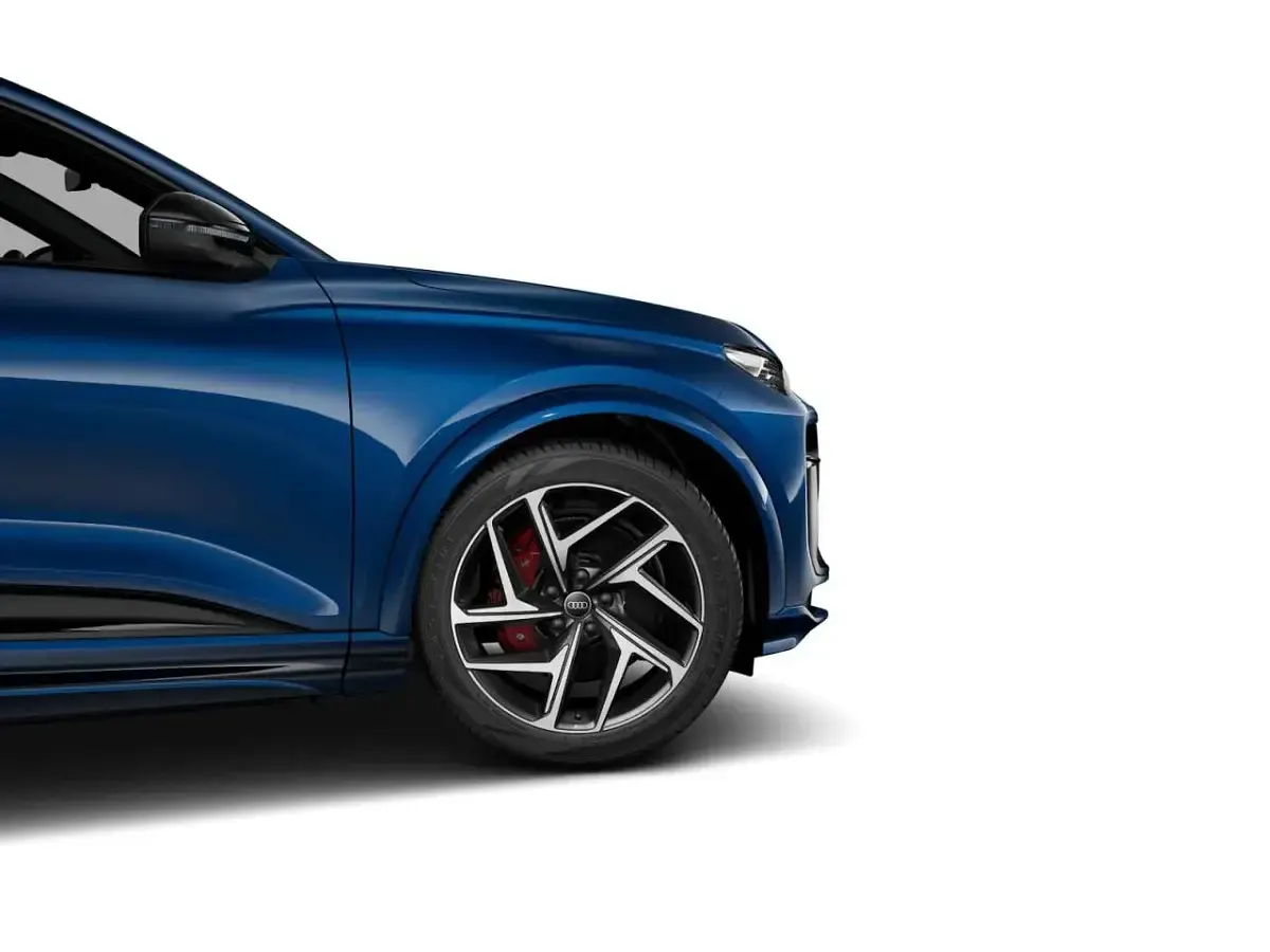 Second-hand Audi SQ6 e-tron 359 kW (489 CP) 2025 Albastru SUV